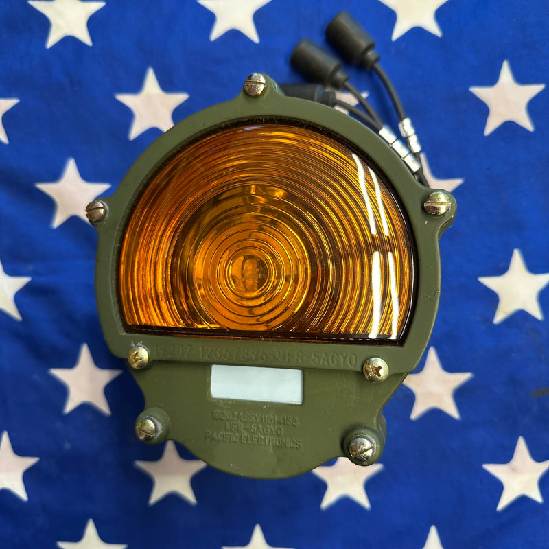 M-Serie NOS Parking Turn Signal Light Green 383