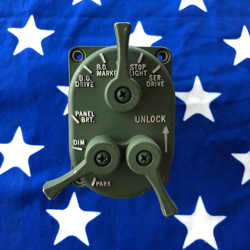 Interrupteur à levier pour phare militaire NOS MS51113-1
