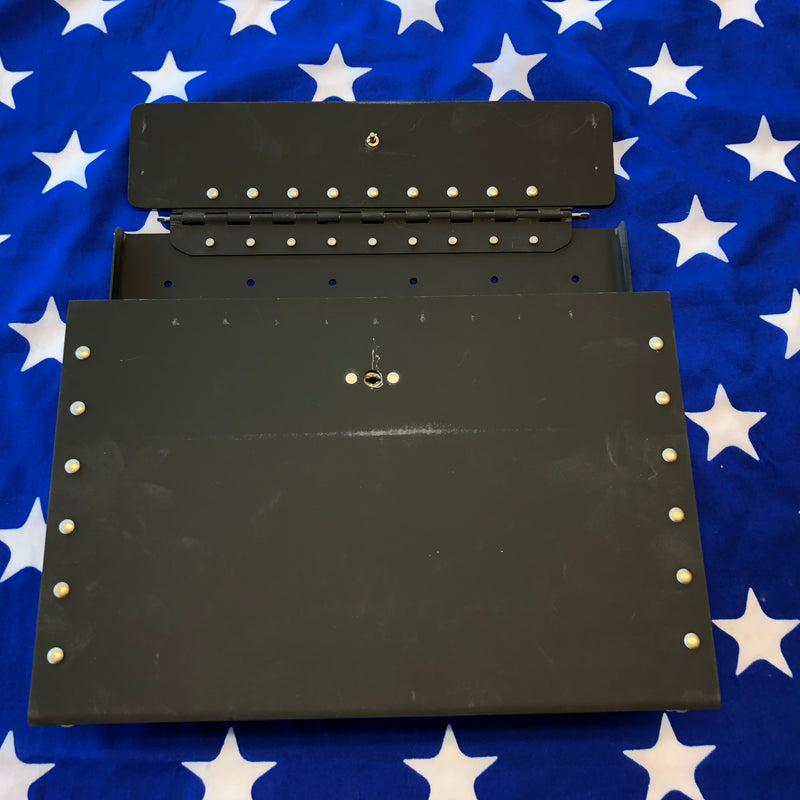 Military NOS Werkzeug-/Dokumentenbox aus Aluminium